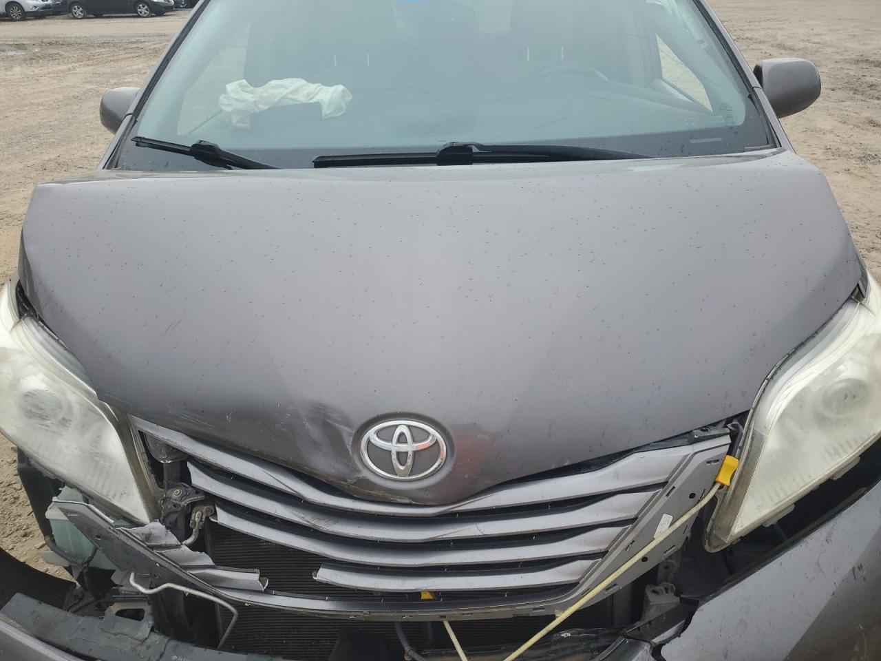 2015 Toyota Sienna - Image 13