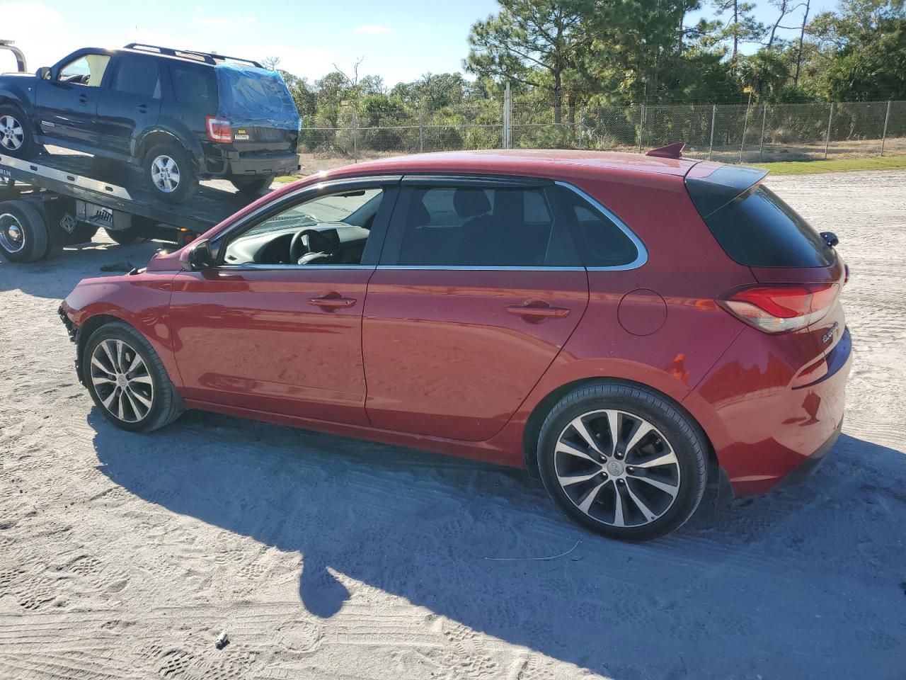 2019 Hyundai Elantra - Image 2