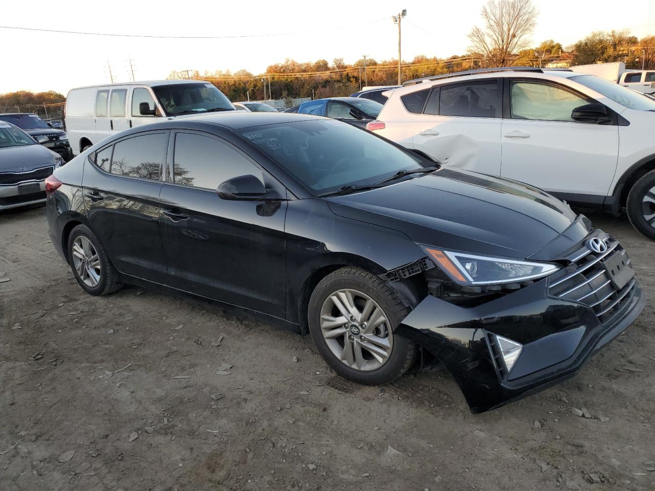 VIN 5NPD84LF2KH479495 2019 HYUNDAI ELANTRA no.4