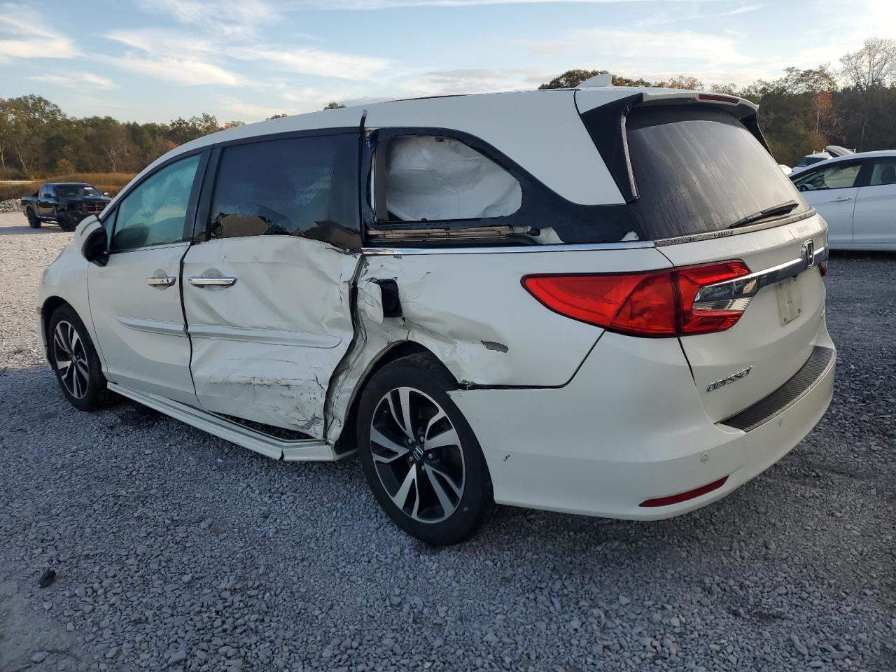 VIN 5FNRL6H92JB027076 2018 HONDA ODYSSEY no.2