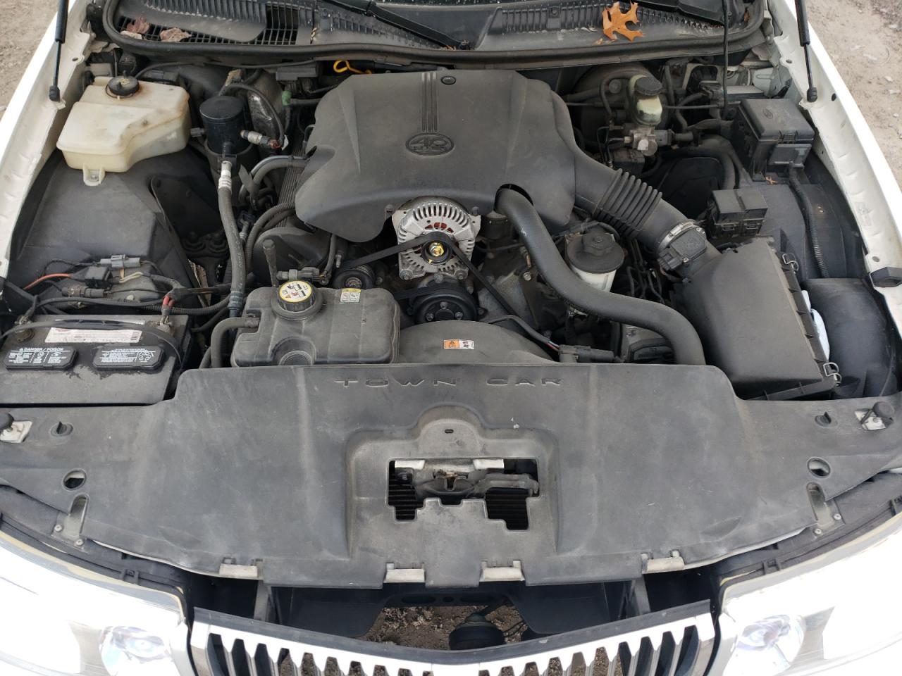 2001 Lincoln Town Car - Image 11