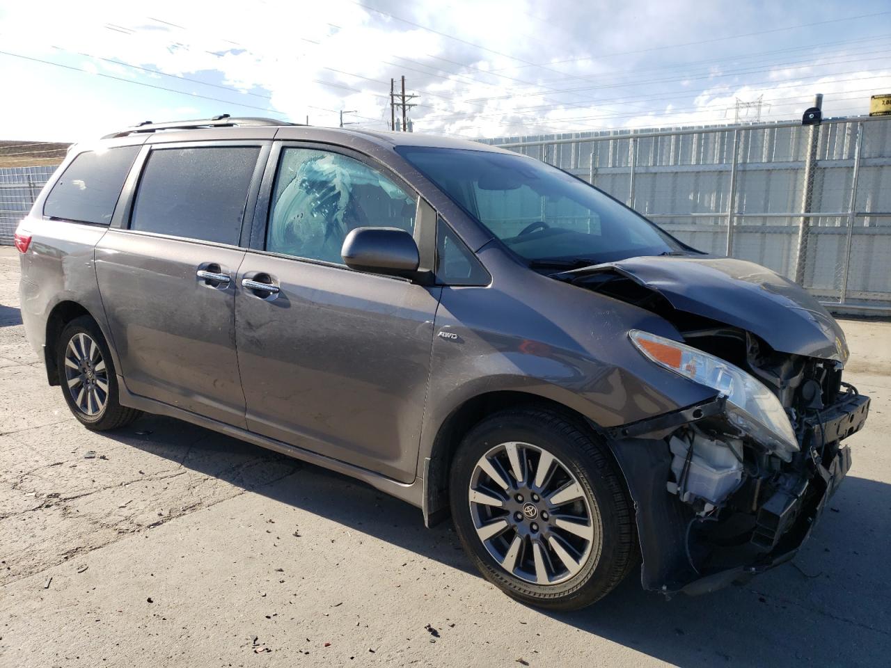 2020 Toyota Sienna - Image 4