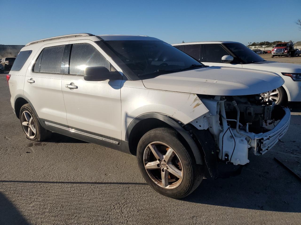 VIN 1FM5K7D88JGC03215 2018 FORD EXPLORER no.4