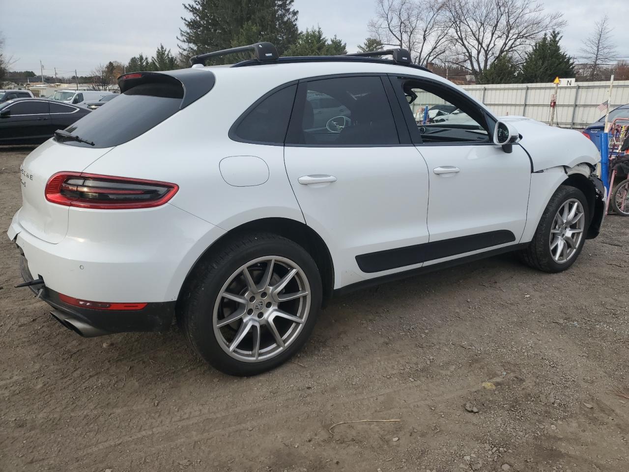 VIN WP1AB2A58GLB41572 2016 PORSCHE MACAN no.3