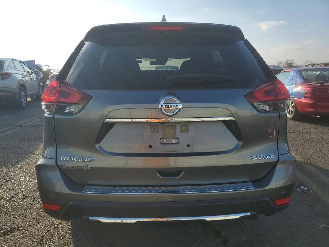 2020 Nissan Rogue S VIN: JN8AT2MV0LW123560 Lot: 81463644