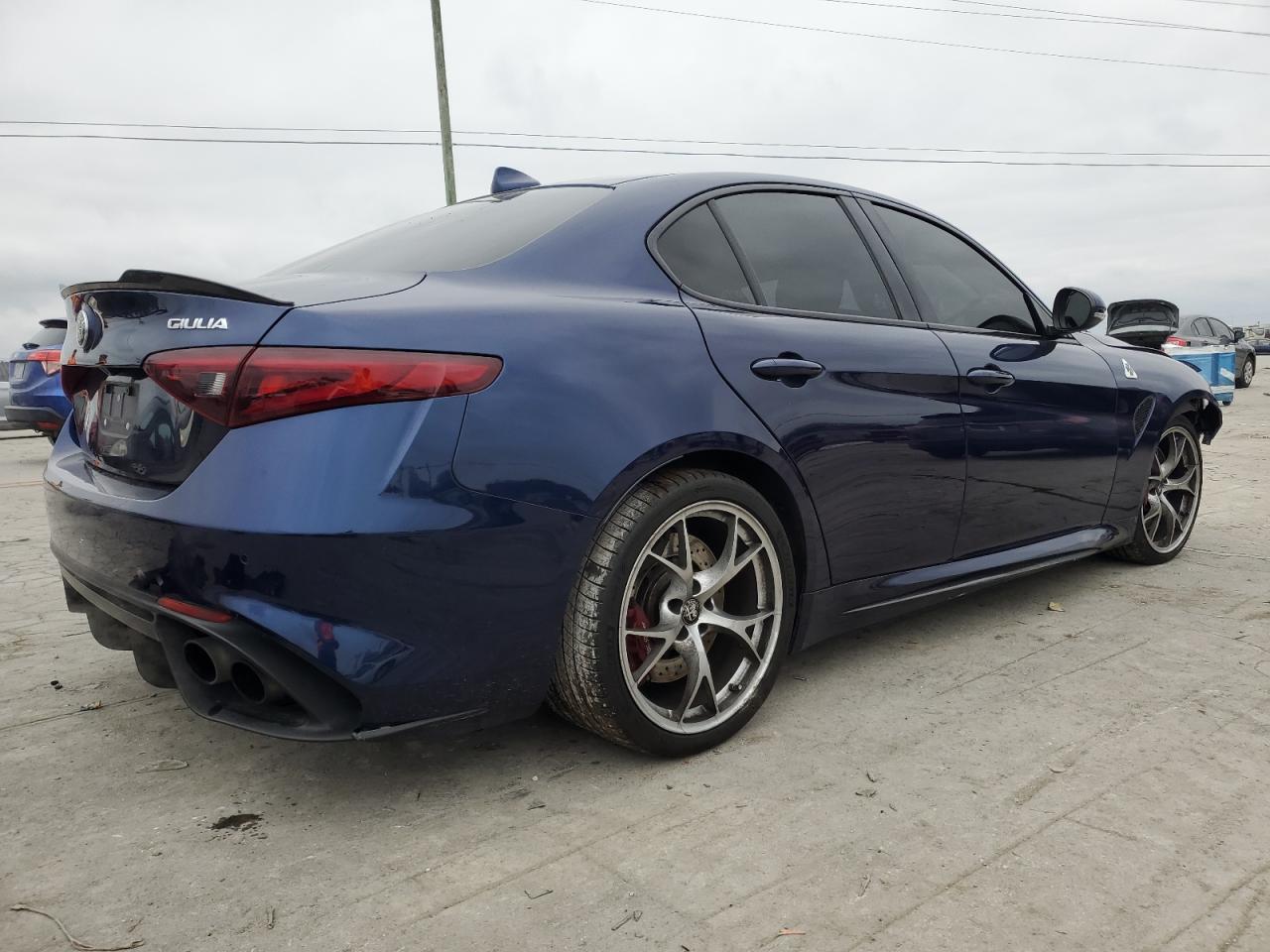 2017 Alfa Romeo Giulia - Image 3