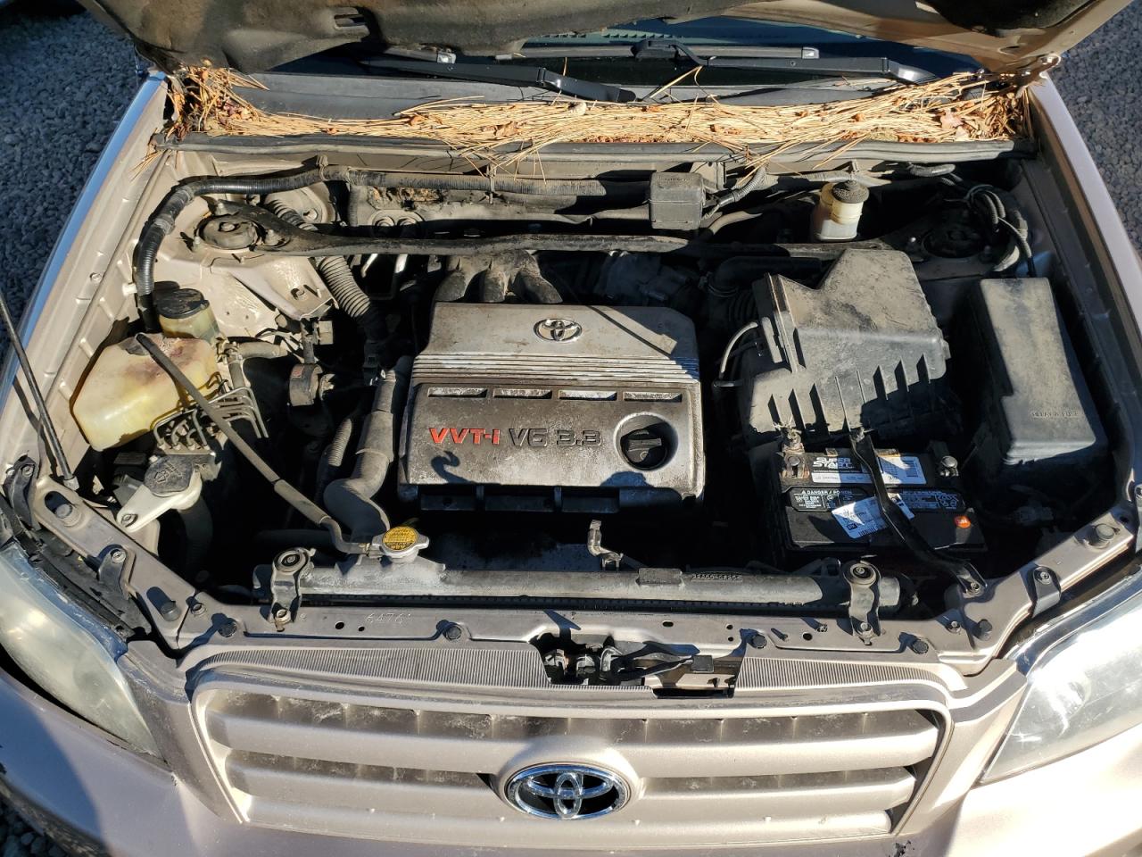 2004 Toyota Highlander - Image 12