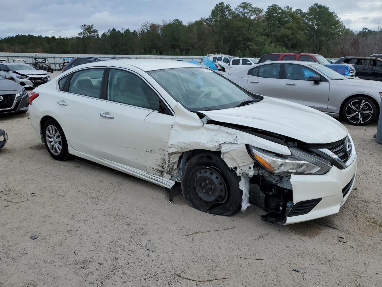 2016 Nissan Altima - Image 4