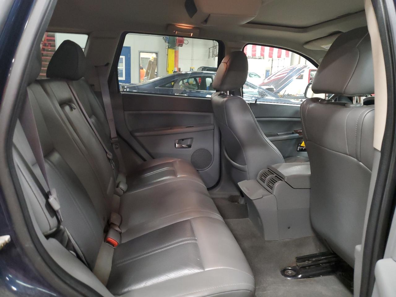 2006 Jeep Grand Cherokee - Image 11