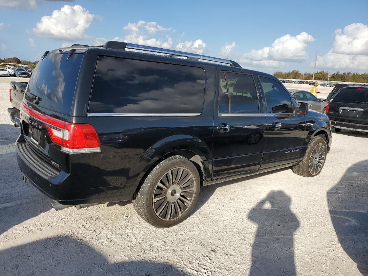 2015 Lincoln Navigator - Image 3