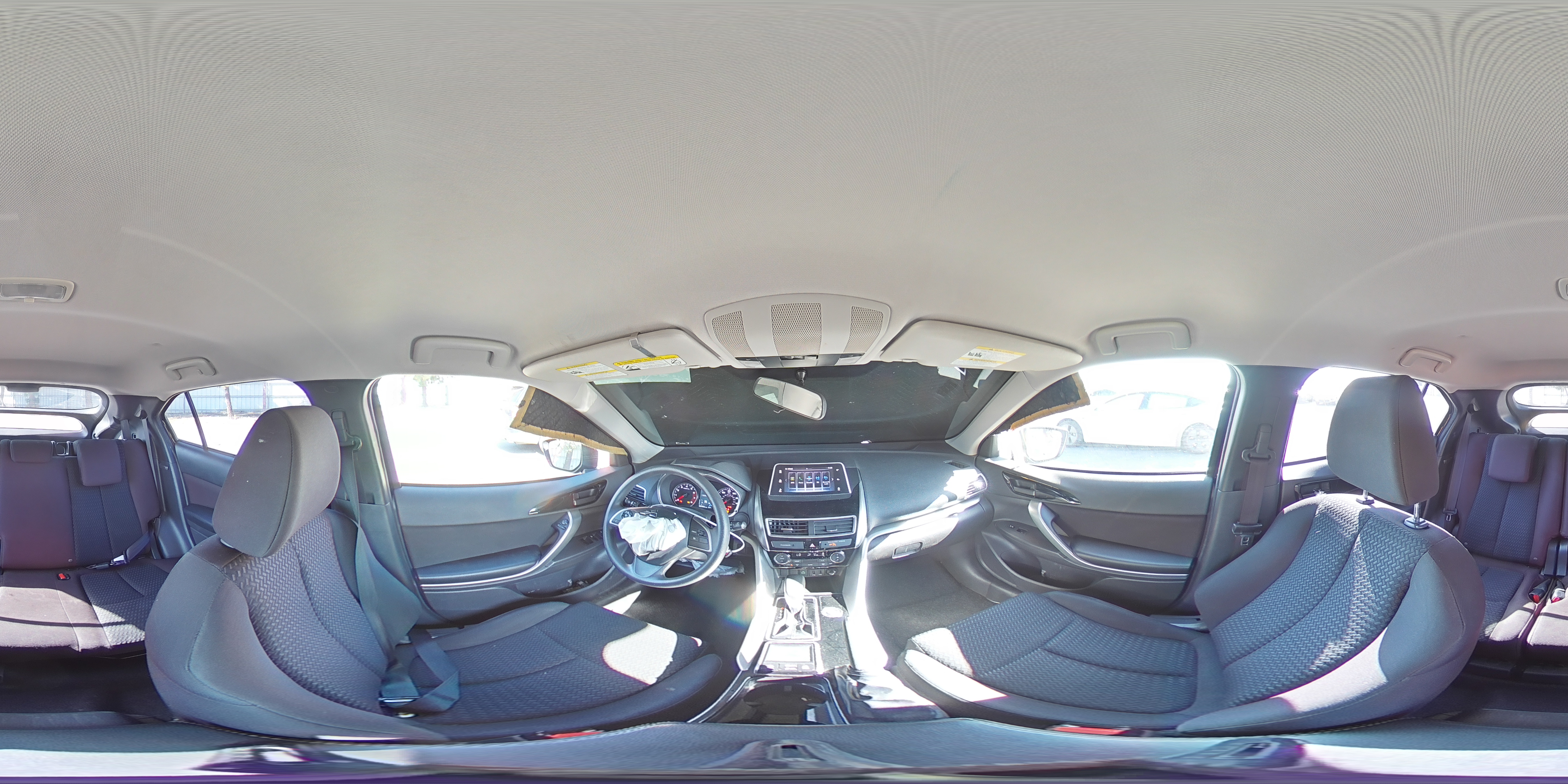 2018 Mitsubishi Eclipse - Image 13