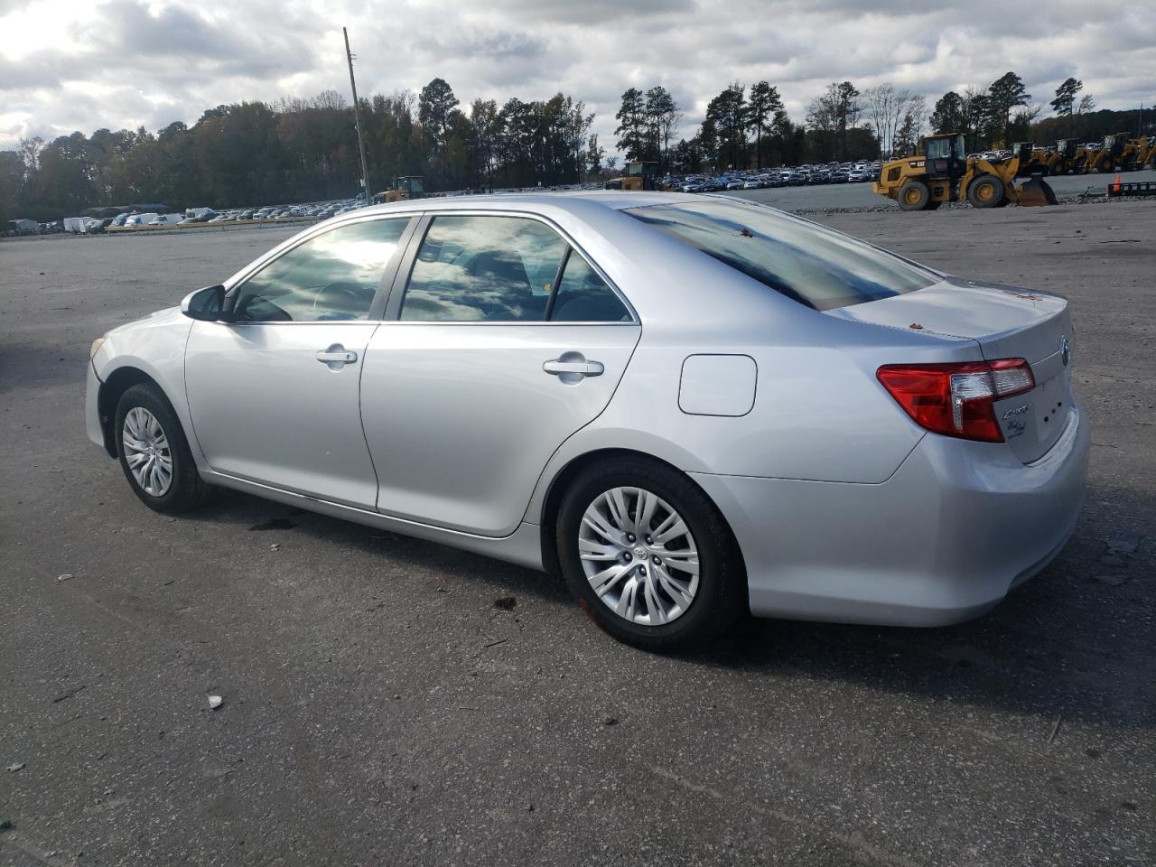 VIN 4T1BF1FK2EU767186 2014 TOYOTA CAMRY no.2