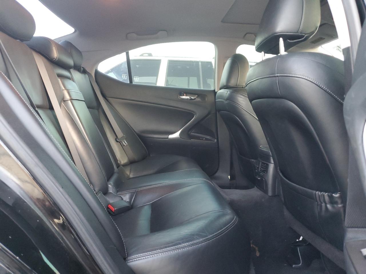 2010 Lexus IS - Image 10