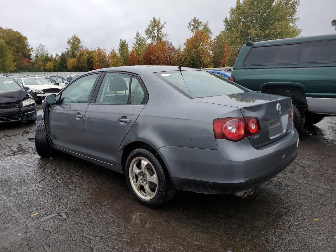 2010 Volkswagen Jetta - Image 2