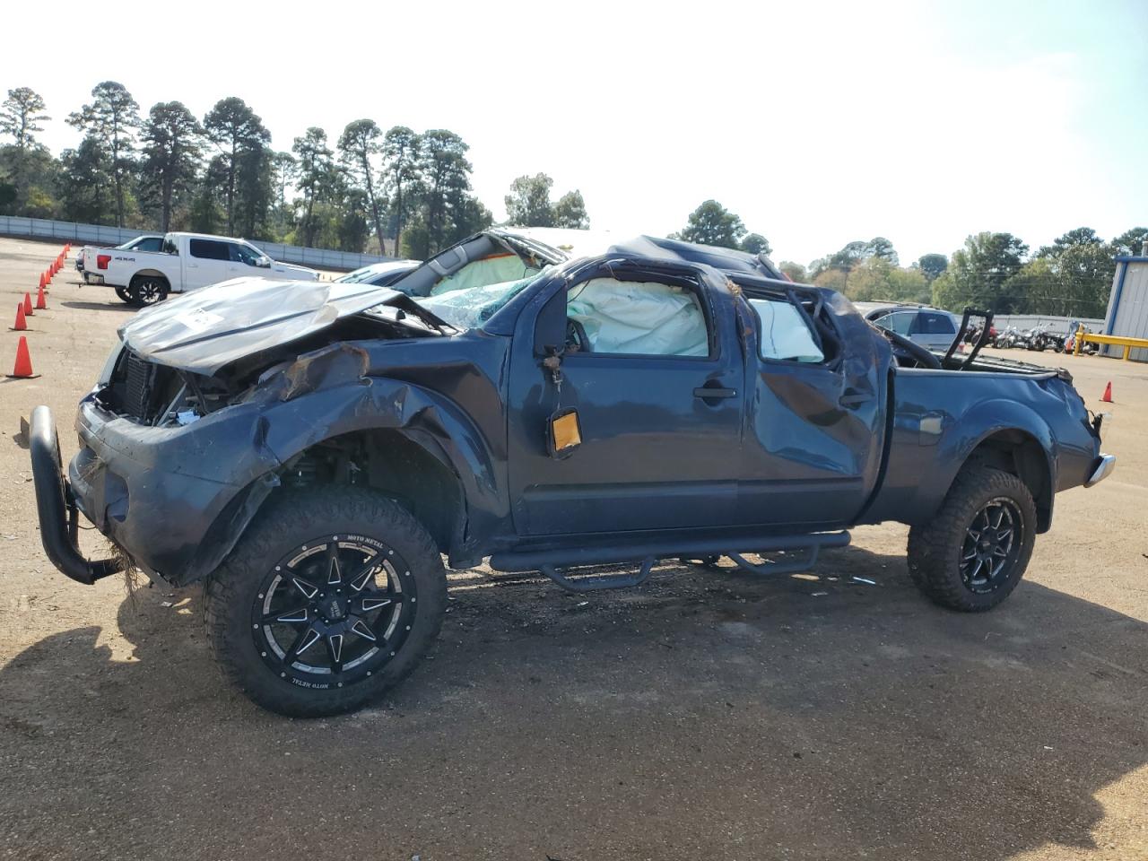 2017 Nissan Navara (Frontier) - Image 1