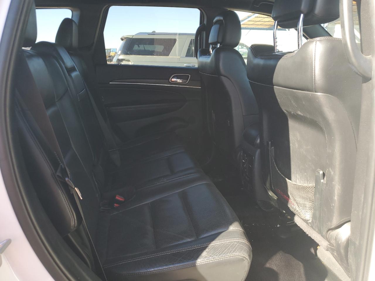 2017 Jeep Grand Cherokee - Image 11