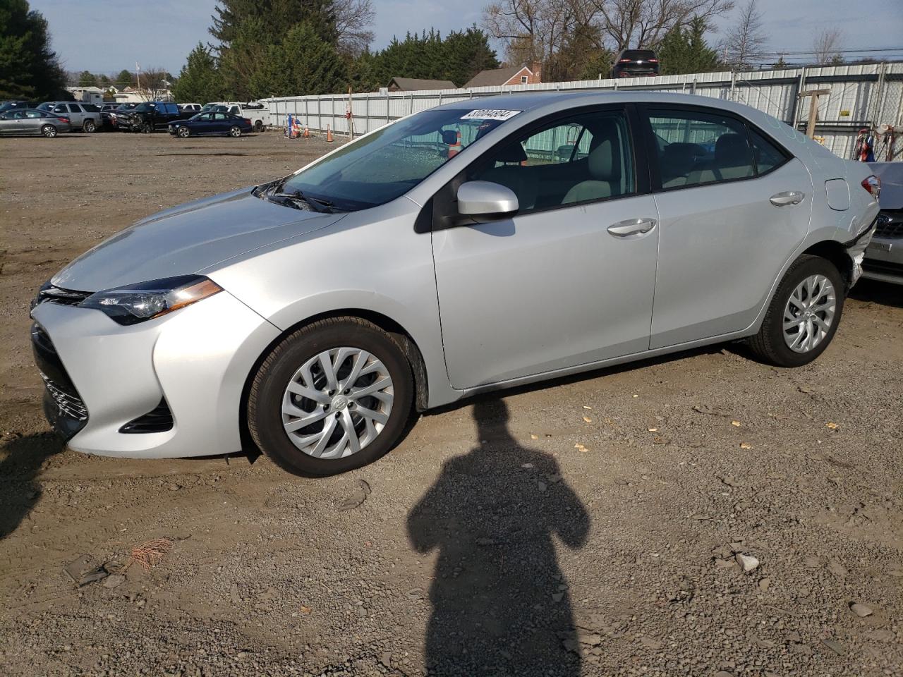 VIN 2T1BURHE3JC070987 2018 TOYOTA COROLLA no.1