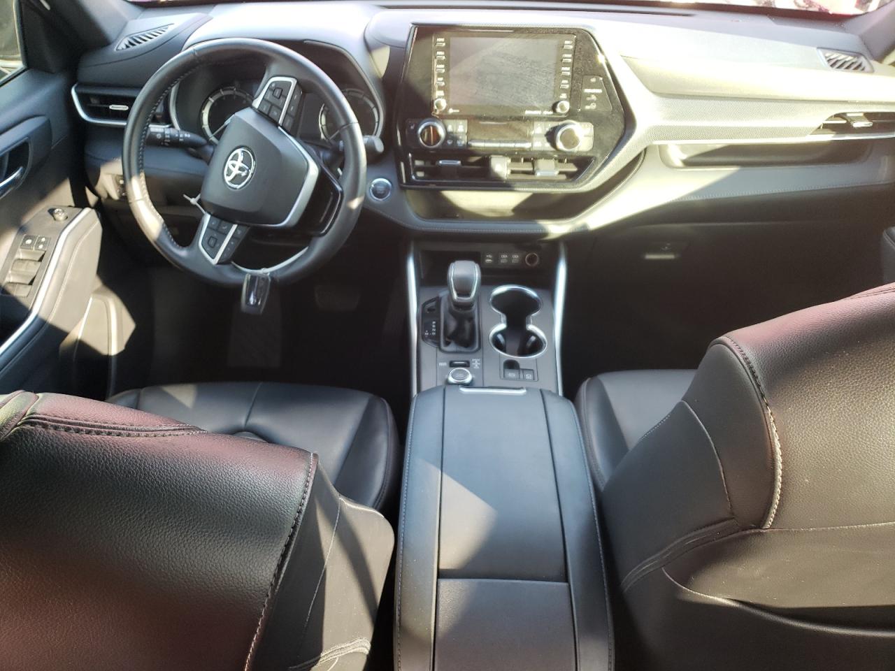 2022 Toyota Highlander - Image 8