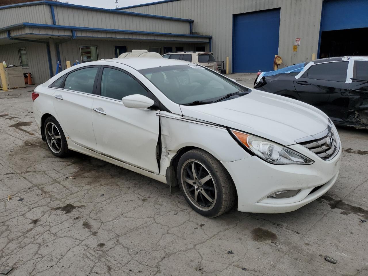 2011 Hyundai Sonata - Image 4