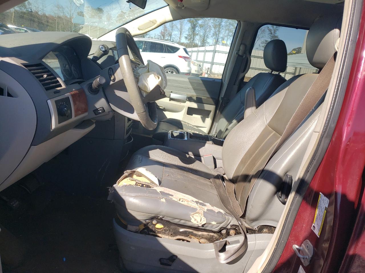 2008 Chrysler Town & Country - Image 7