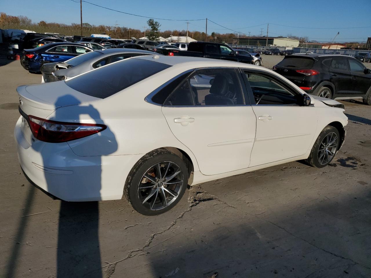 VIN 4T1BF1FK6GU144687 2016 TOYOTA CAMRY no.3