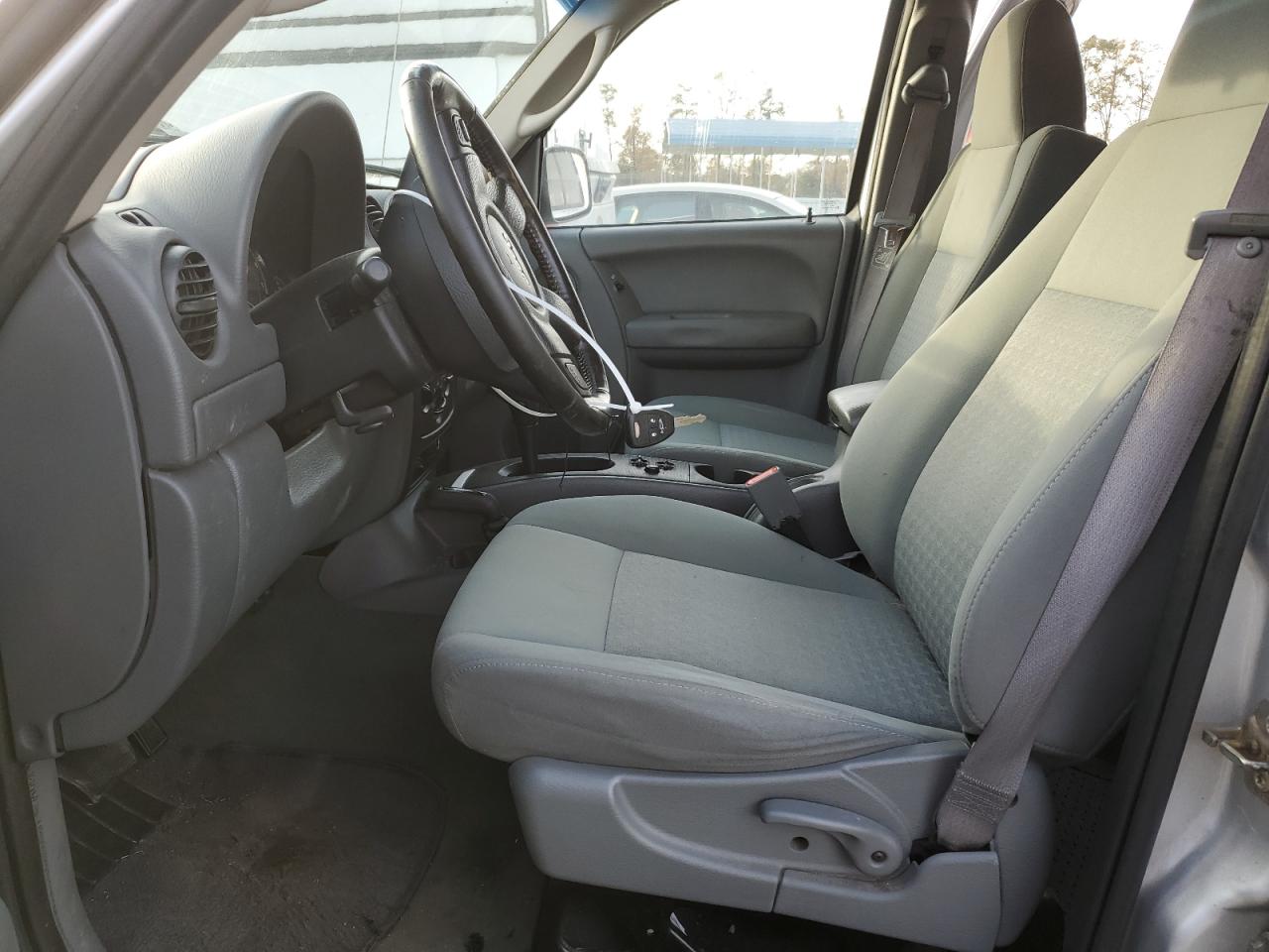 2006 Jeep Liberty (North America) - Image 7