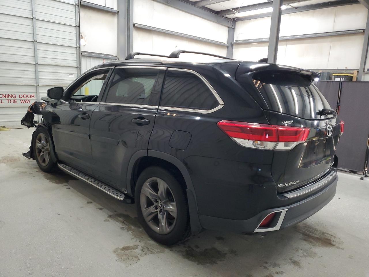 2017 Toyota Highlander - Image 2