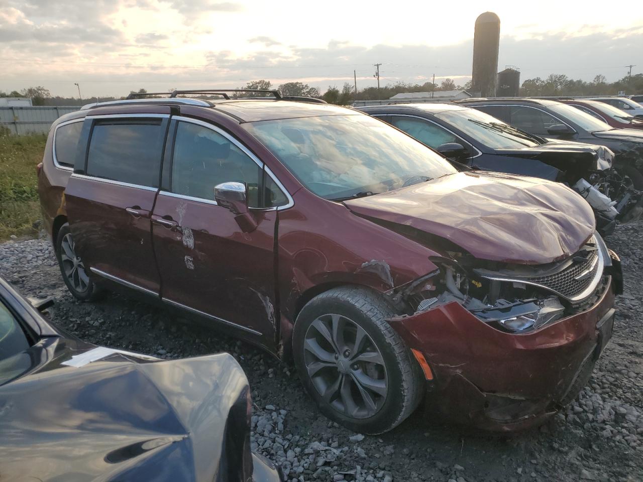 2017 Chrysler Pacifica - Image 4