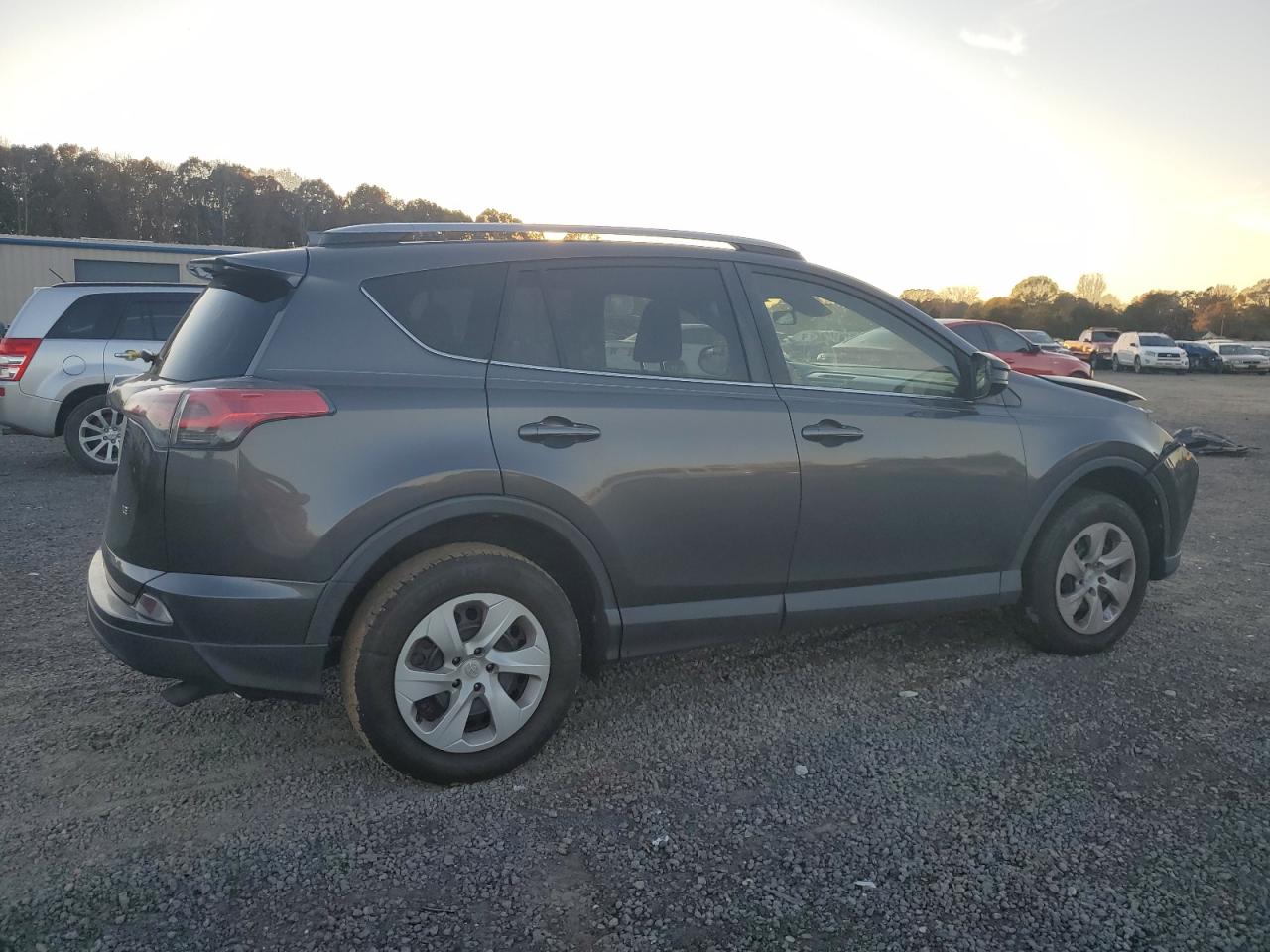 VIN JTMZFREV7HJ719590 2017 TOYOTA RAV4 no.3