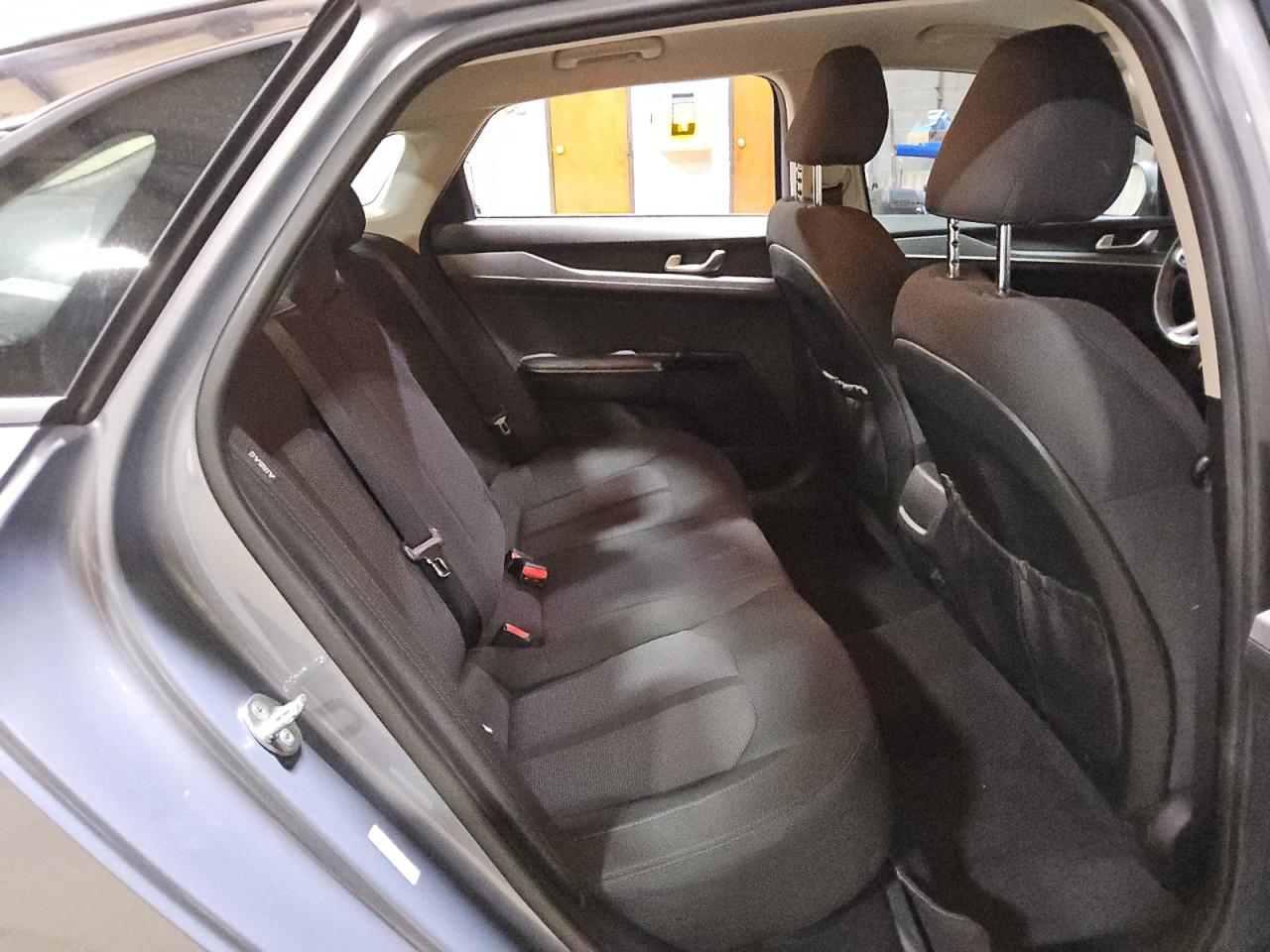 2023 Kia K5 - Image 10