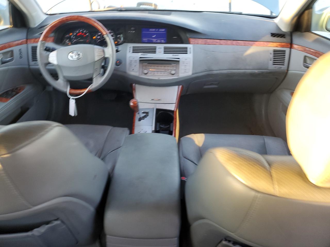 2007 Toyota Avalon - Image 8