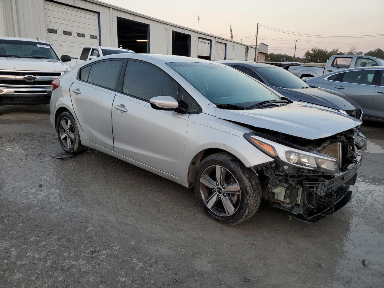 VIN 3KPFL4A71JE238856 2018 KIA FORTE no.4