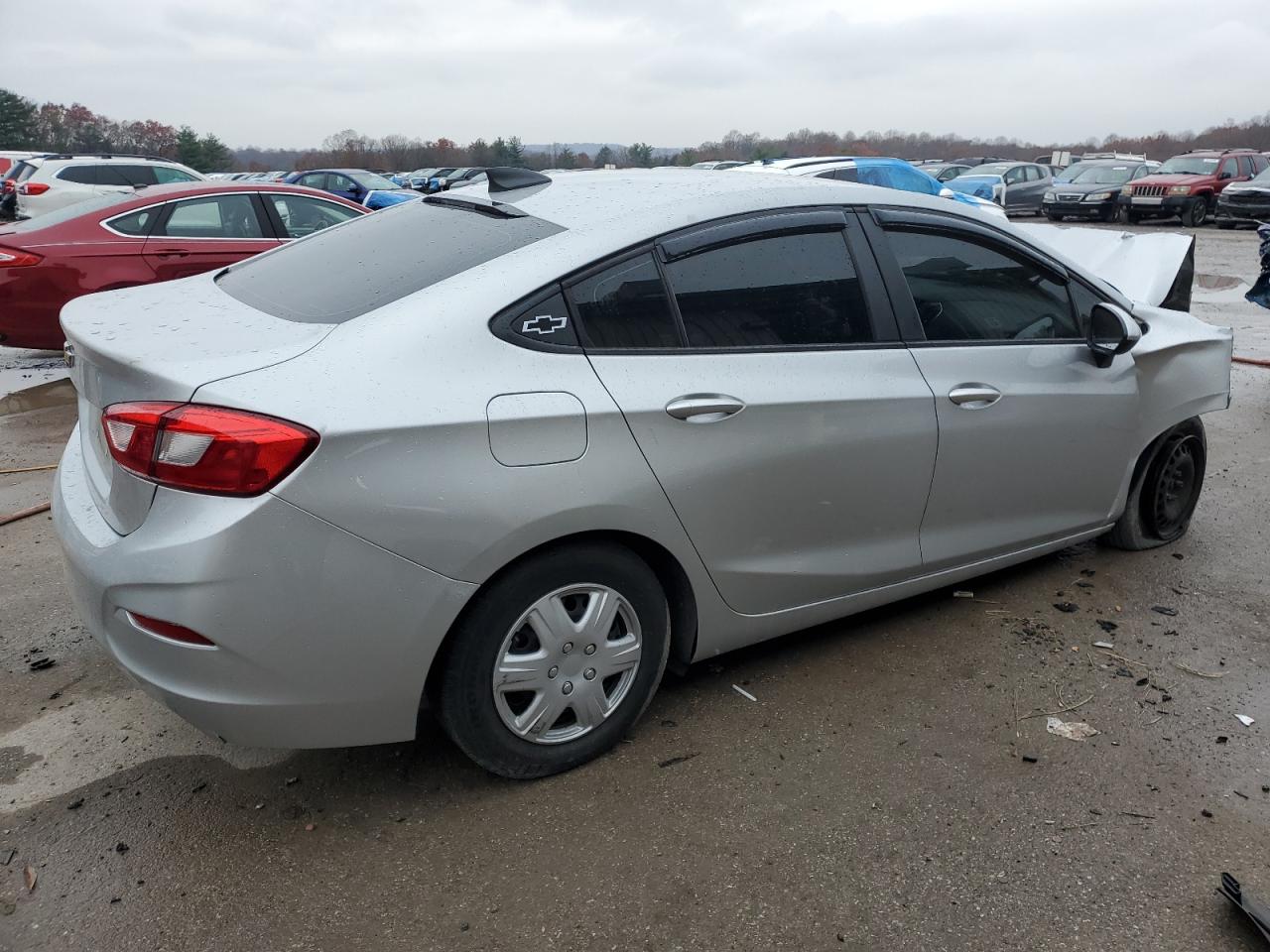 2019 Chevrolet Cruze - Image 3