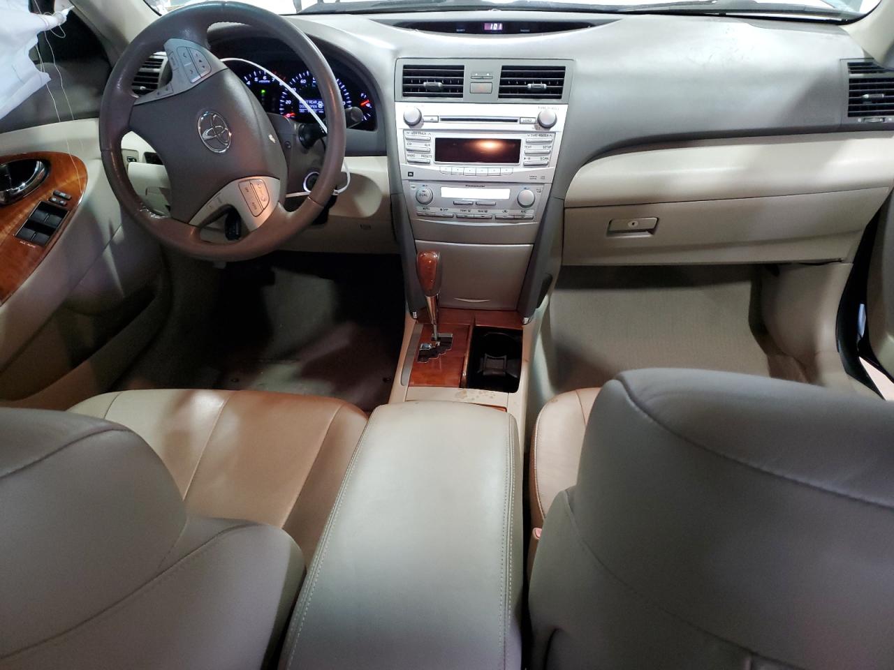 2011 Toyota Camry - Image 8