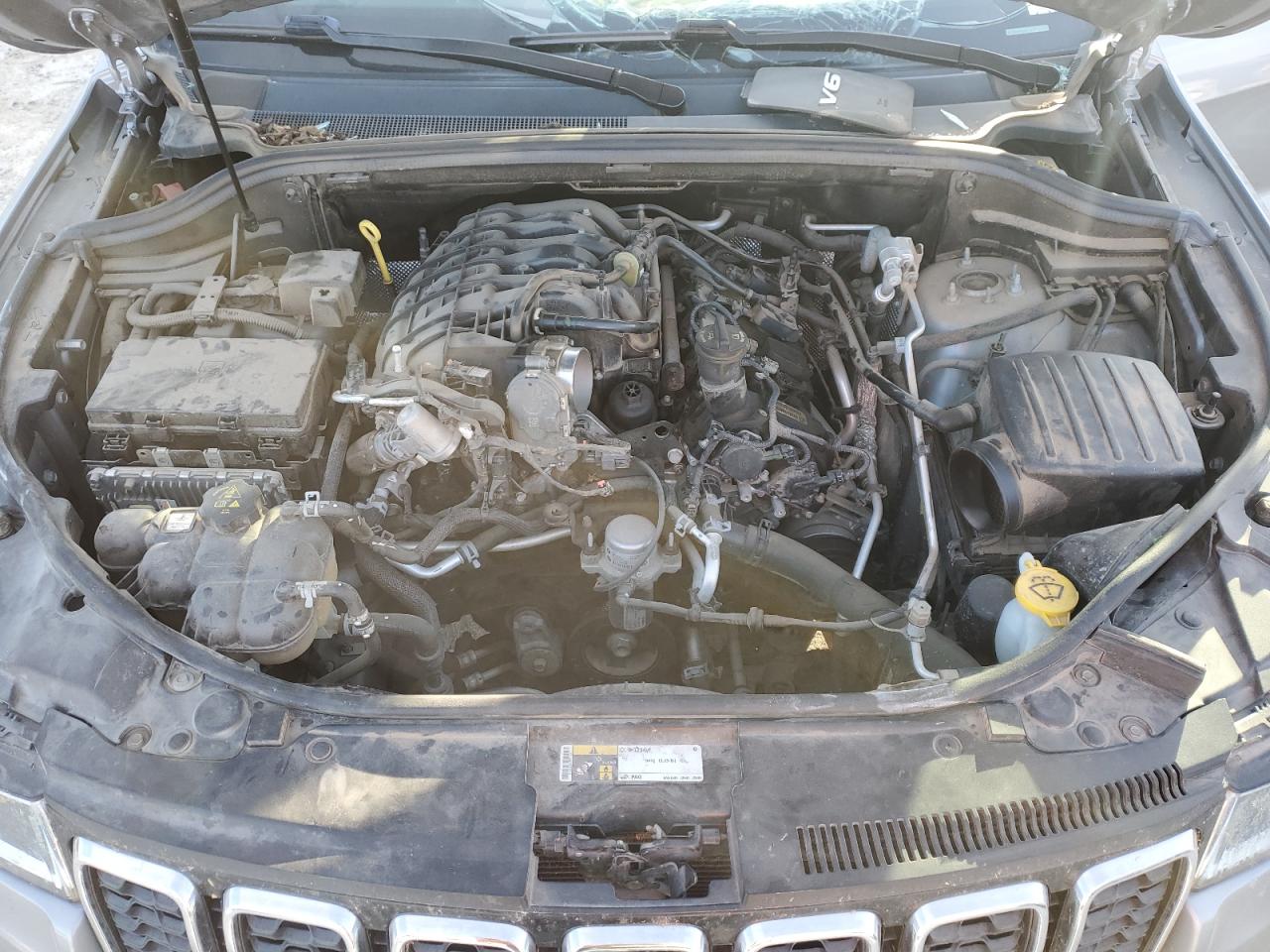 2019 Jeep Grand Cherokee - Image 12