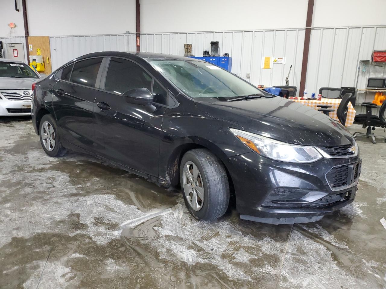 2018 Chevrolet Cruze - Image 4