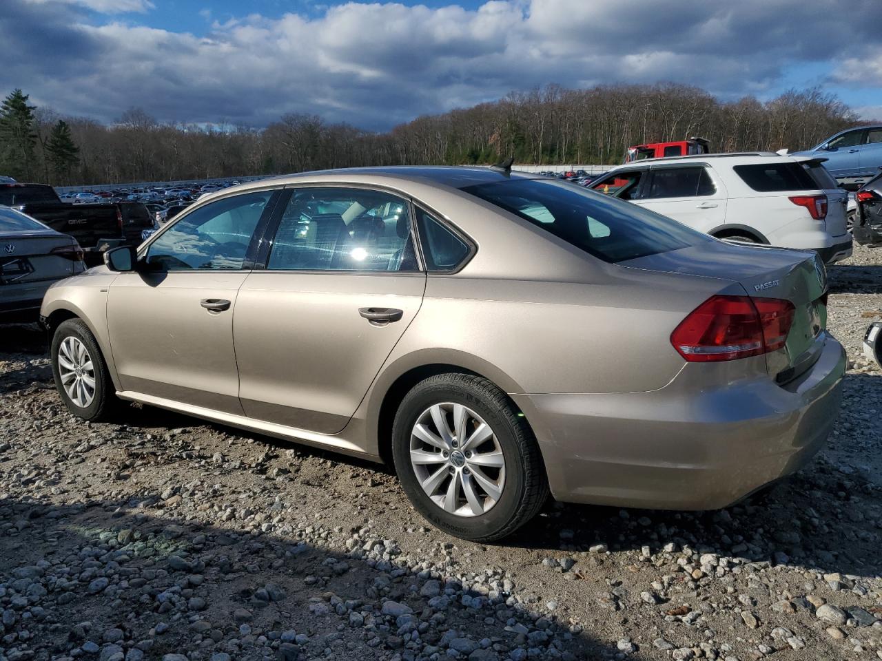 2015 Volkswagen Passat - Image 2