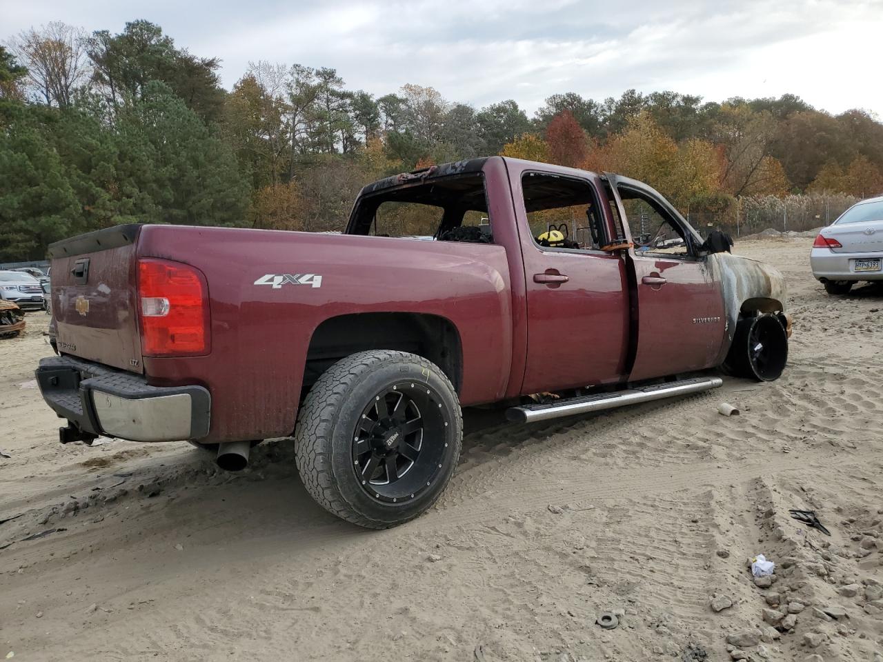 2013 Chevrolet Silverado - Image 3