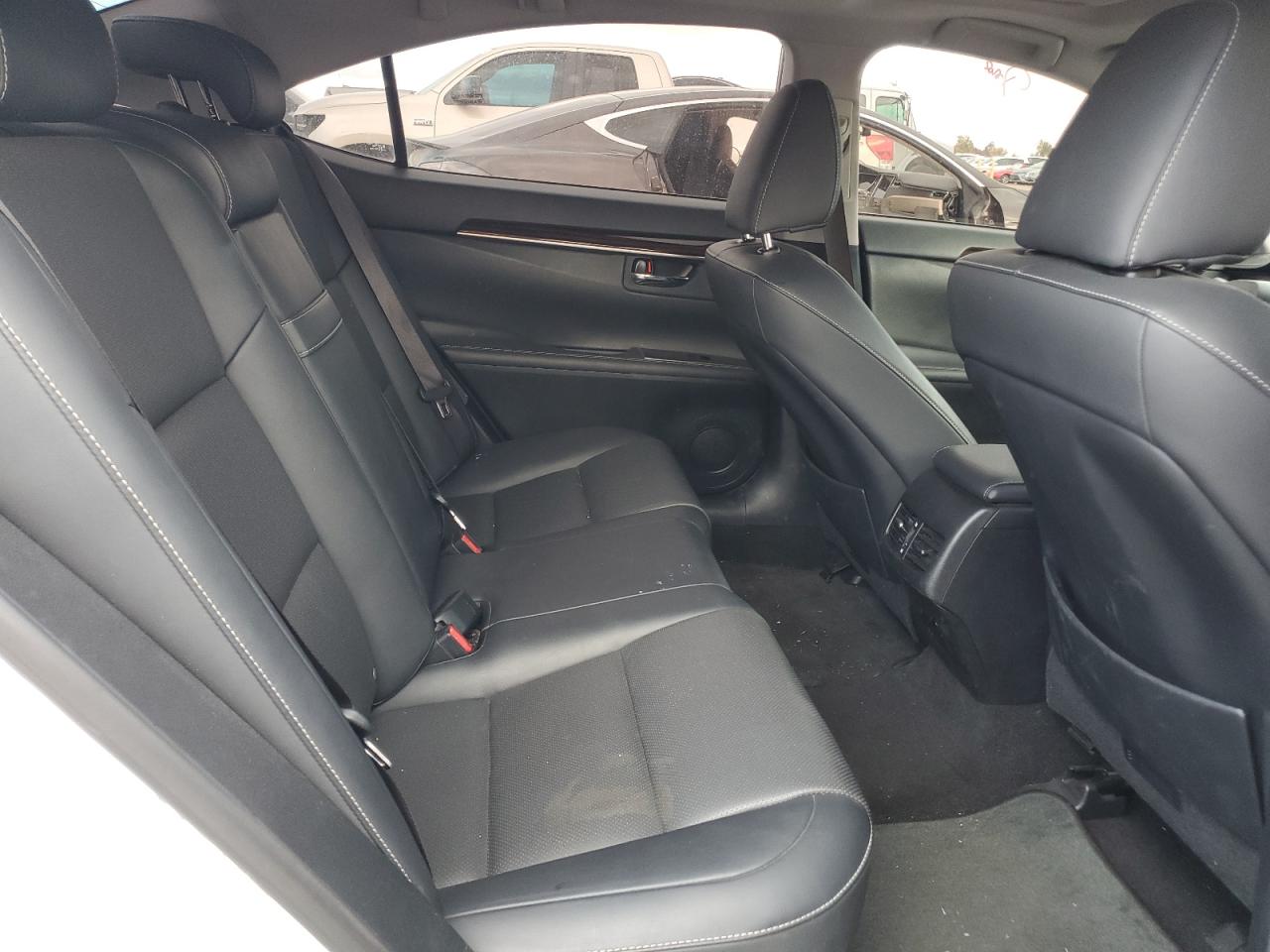 2017 Lexus ES - Image 10