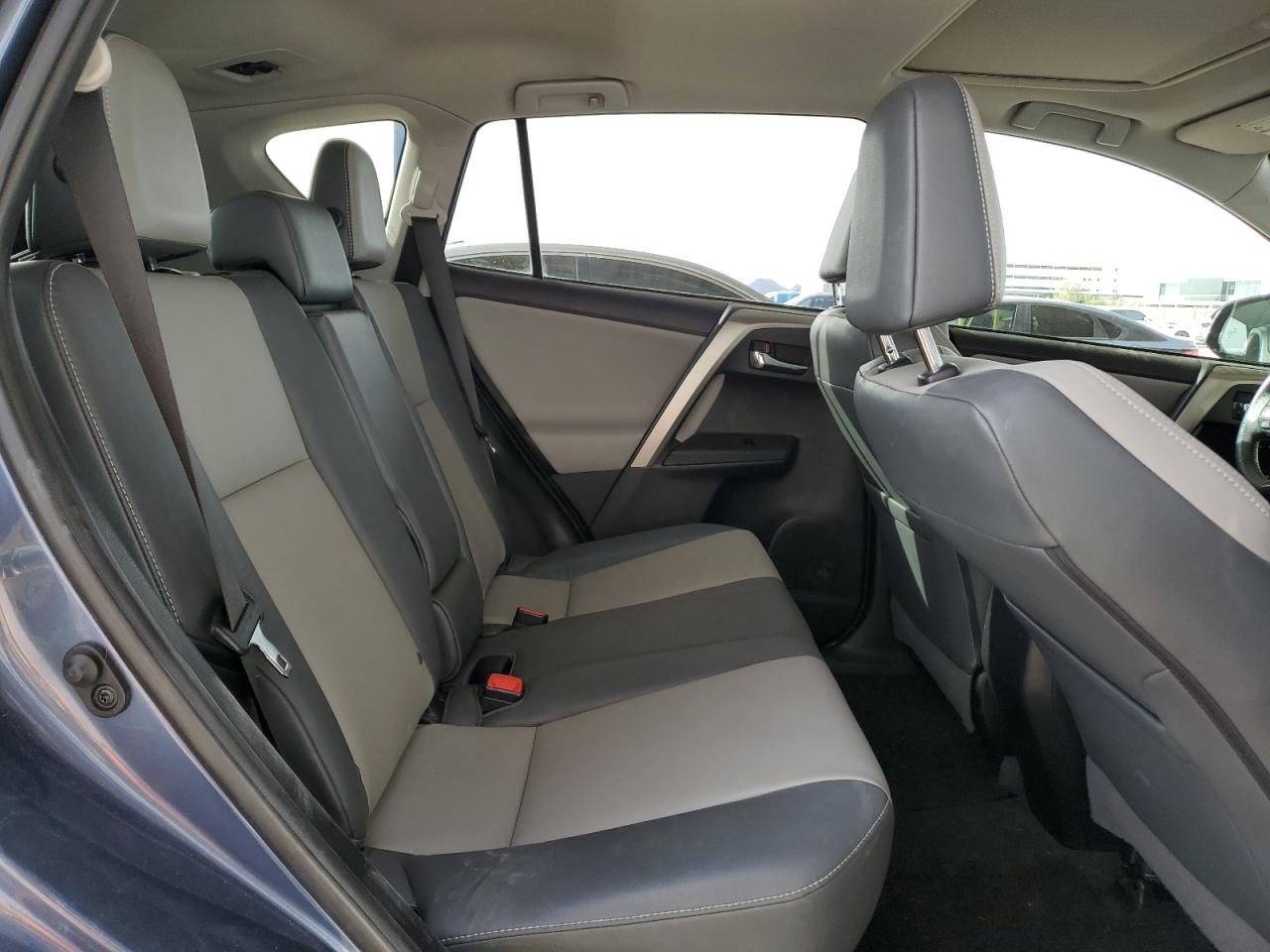 2014 Toyota RAV 4 - Image 11