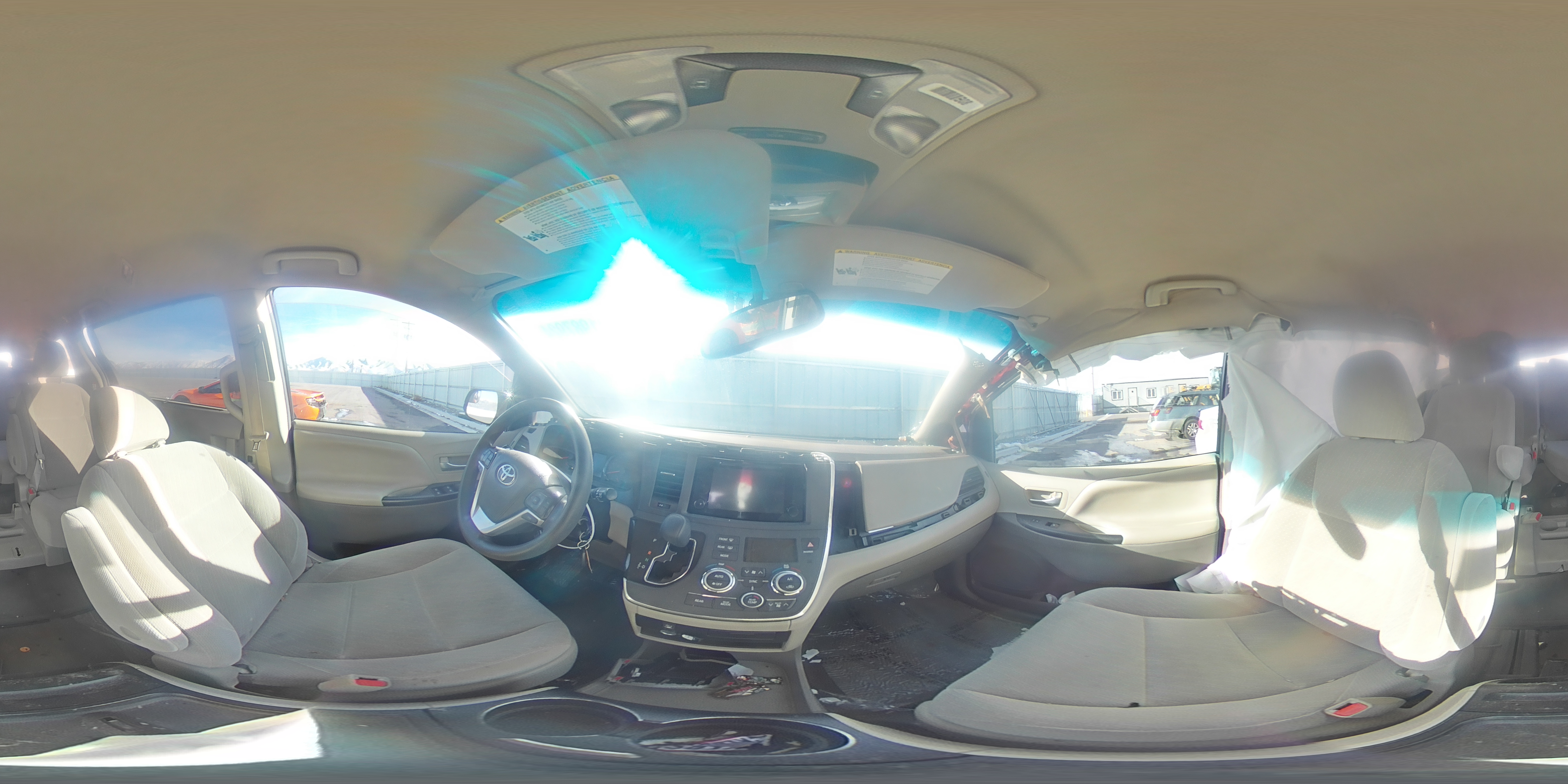 2017 Toyota Sienna - Image 12
