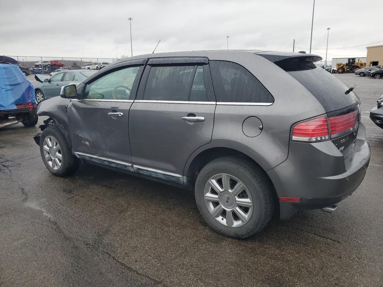 2010 Lincoln MKX - Image 2