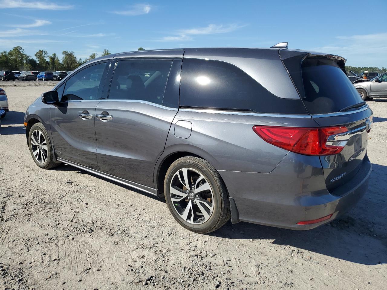 2018 Honda Odyssey - Image 2