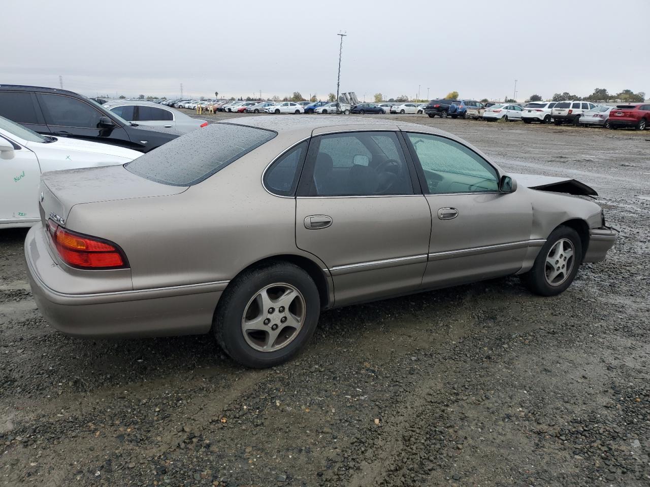 1999 Toyota Avalon - Image 3