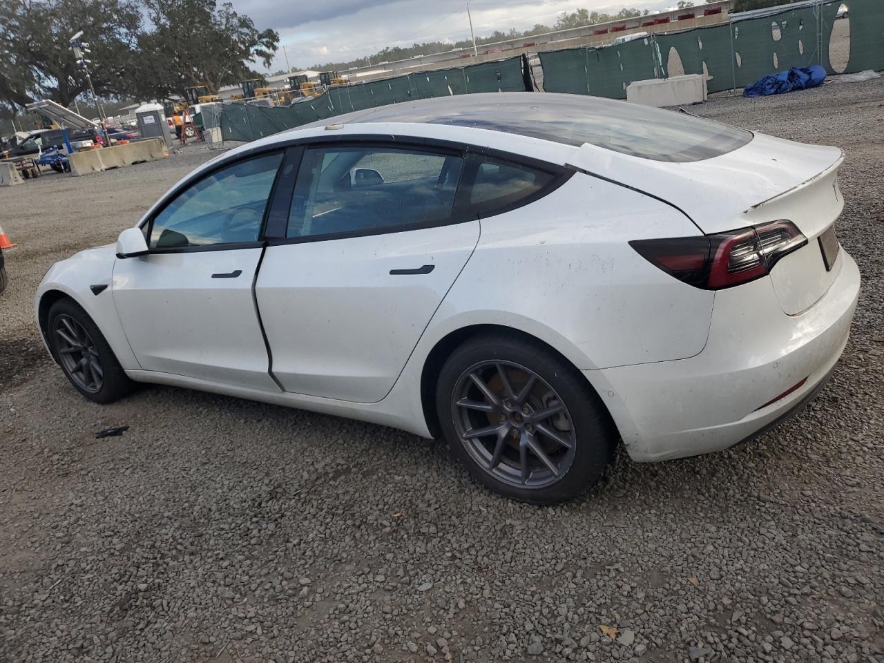 5YJ3E1EA5MF850610 2021 TESLA MODEL 3 - Image 2