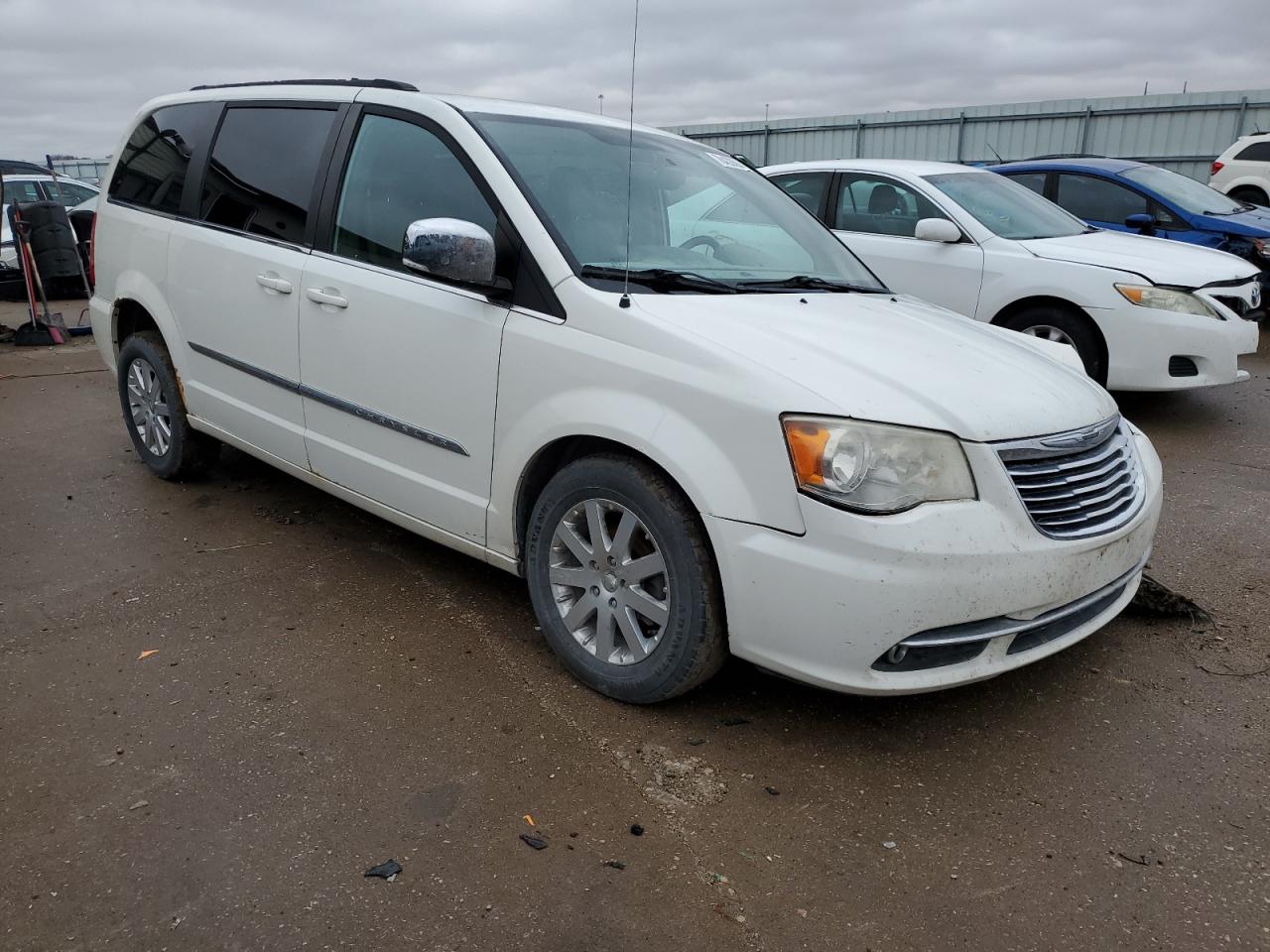 2011 Chrysler Town & Country - Image 4