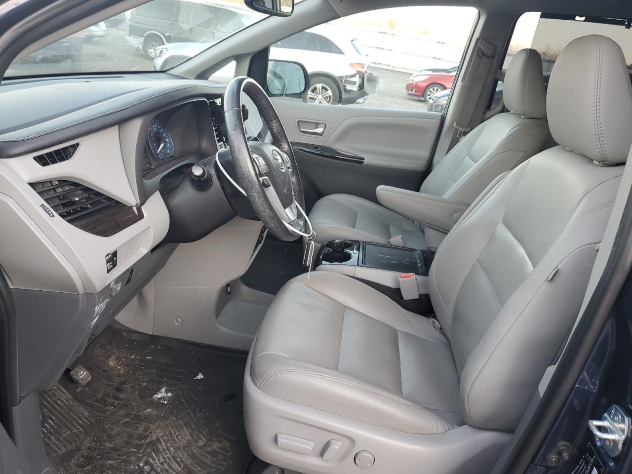 2020 Toyota Sienna - Image 7