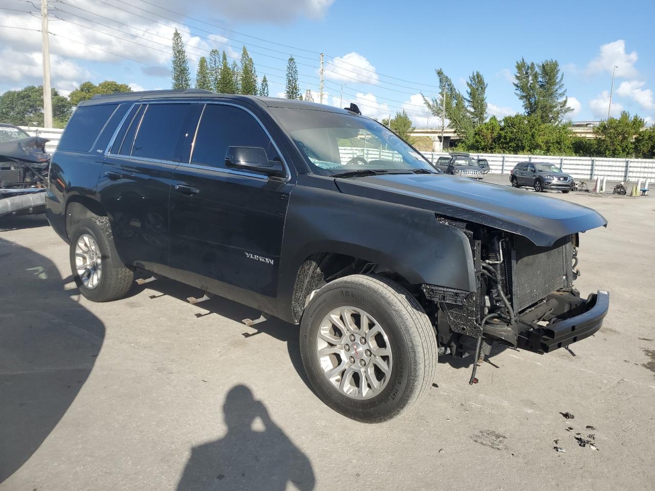 2020 GMC Yukon - Image 4