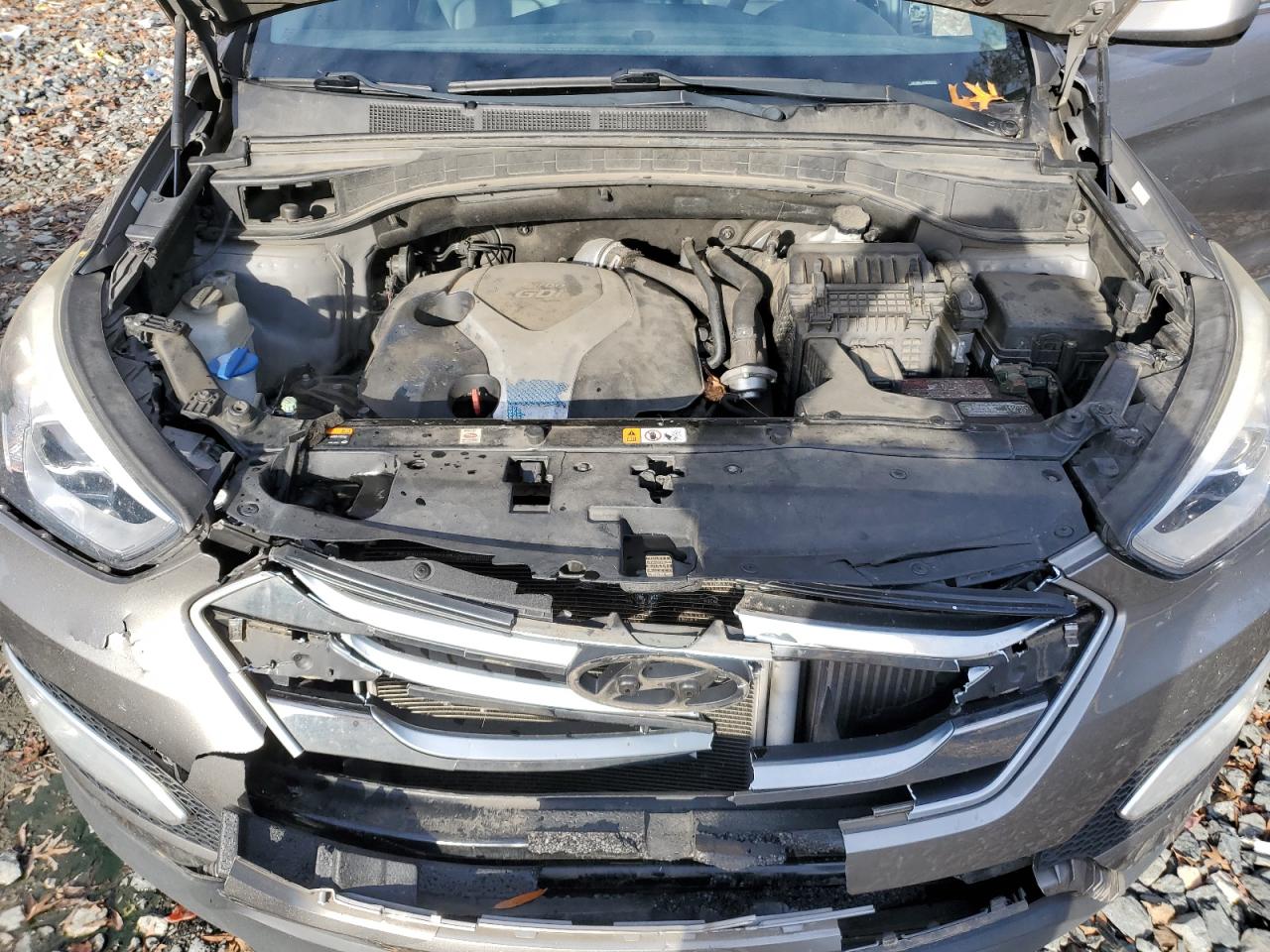 2016 Hyundai Santa Fe - Image 12