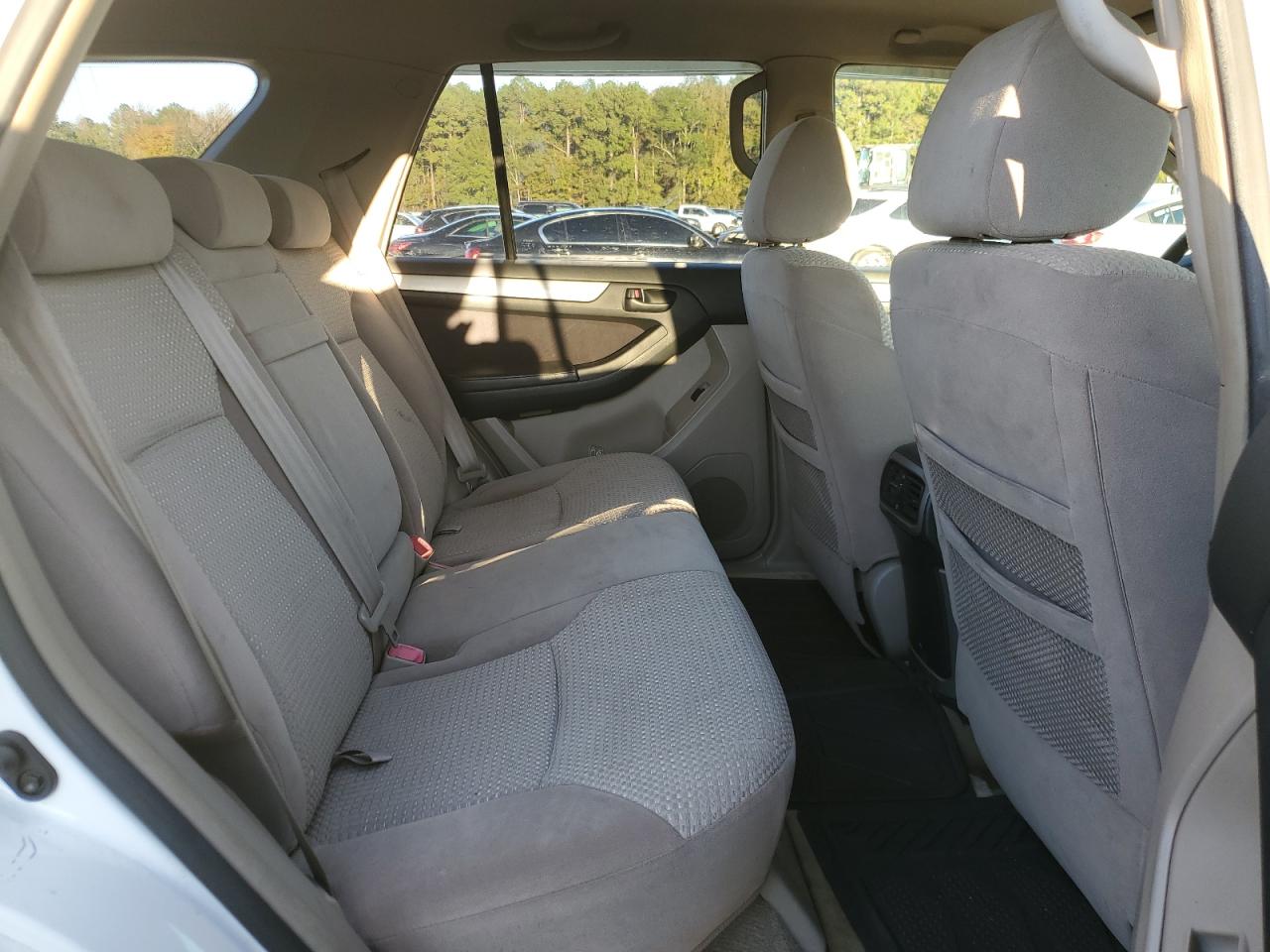 2005 Toyota 4Runner - Image 12